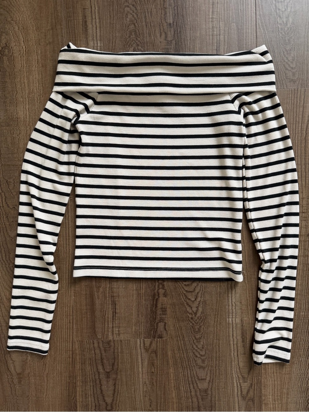 American Eagle Outfitters Off-Shoulder Long Sleeve Top